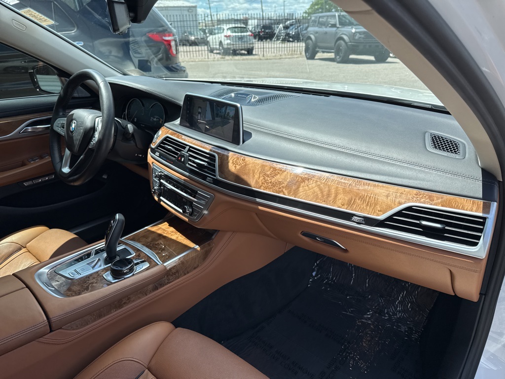 Vehicle image 26 of 27
