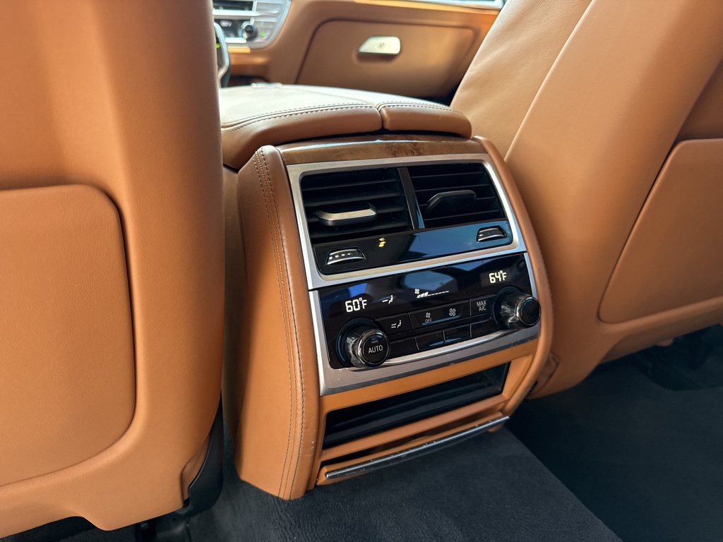 Vehicle image 20 of 27