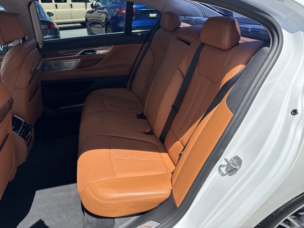 Vehicle image 19 of 27