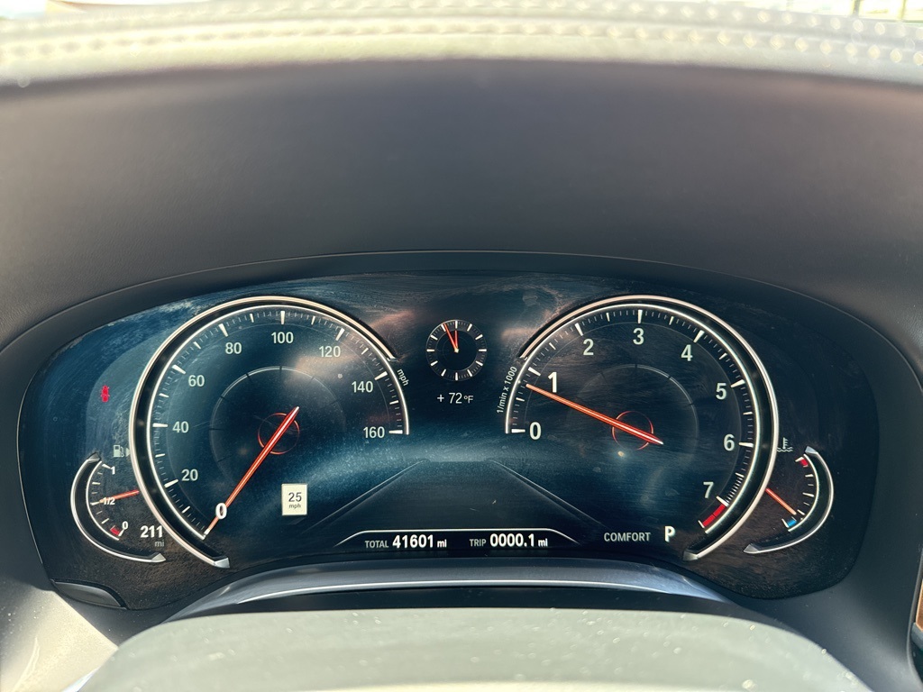 Vehicle image 11 of 27