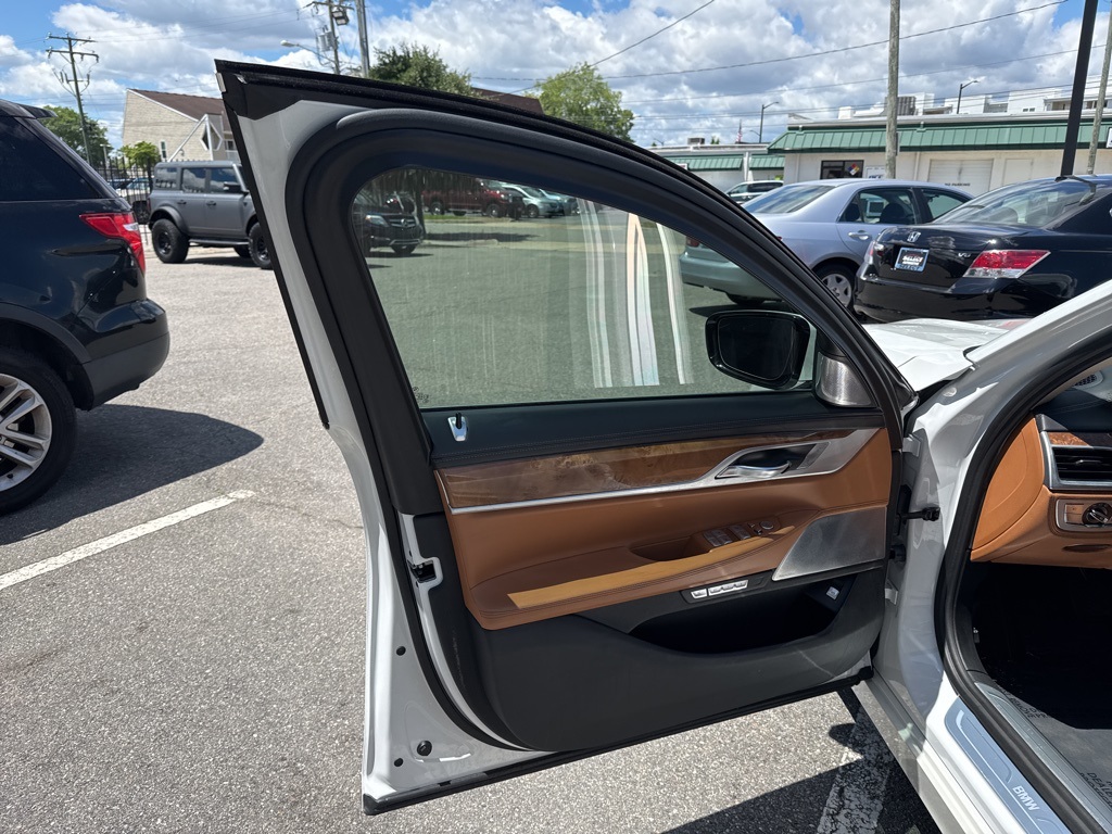 Vehicle image 6 of 27
