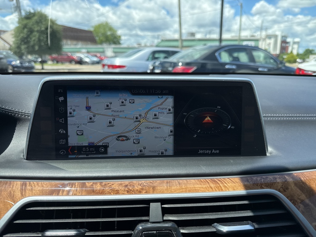 Vehicle image 12 of 27