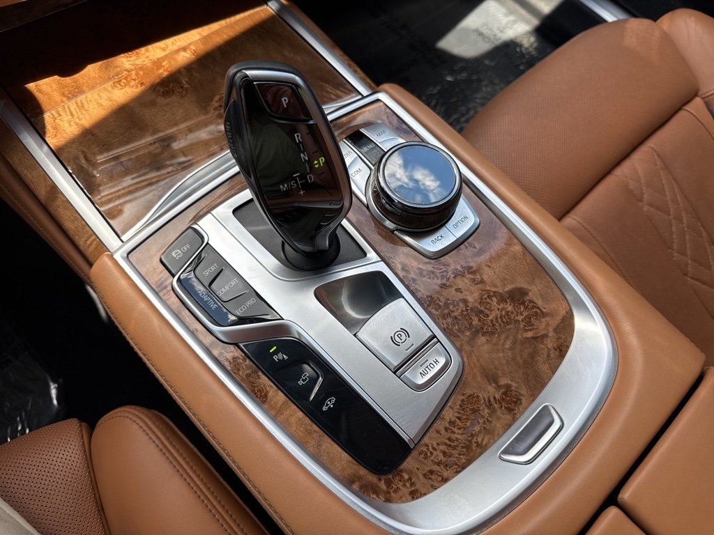 Vehicle image 15 of 27