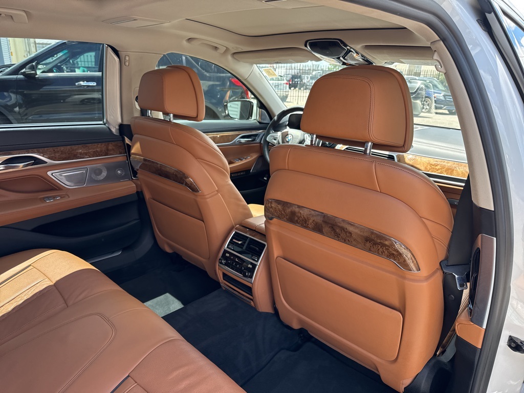 Vehicle image 23 of 27