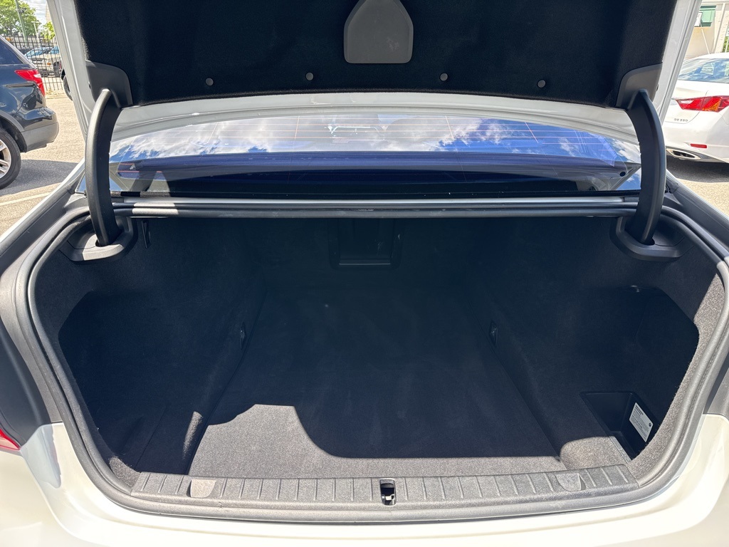 Vehicle image 21 of 27