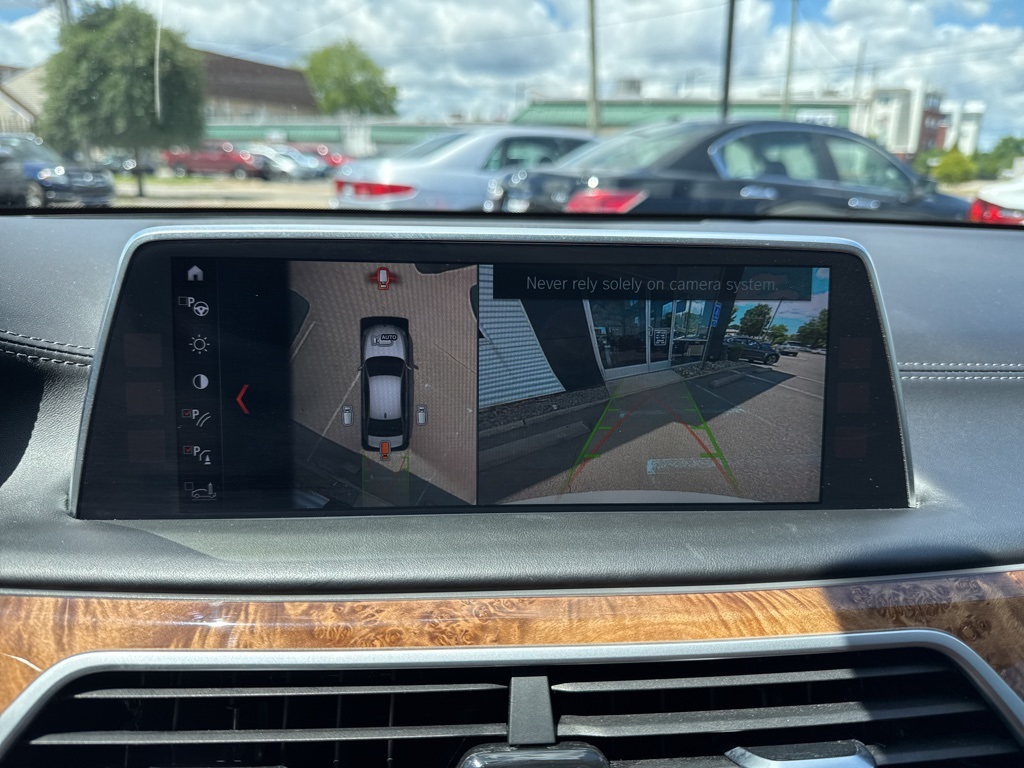 Vehicle image 13 of 27