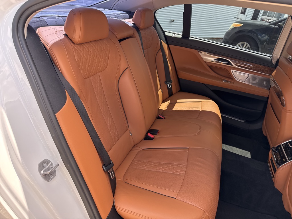 Vehicle image 24 of 27