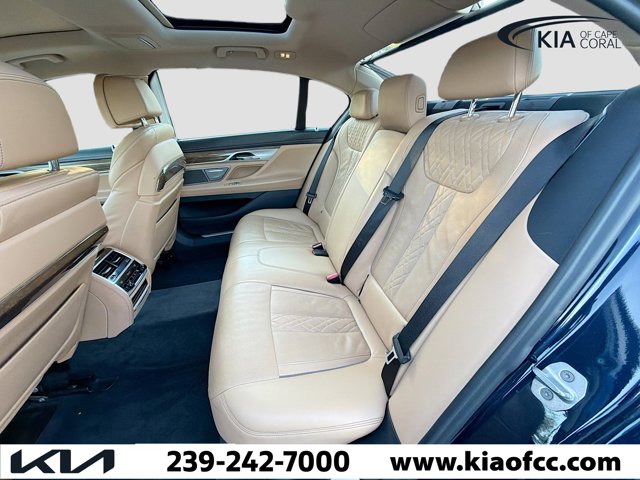 2018 BMW 7 Series 750i xDrive Image 12 of 40