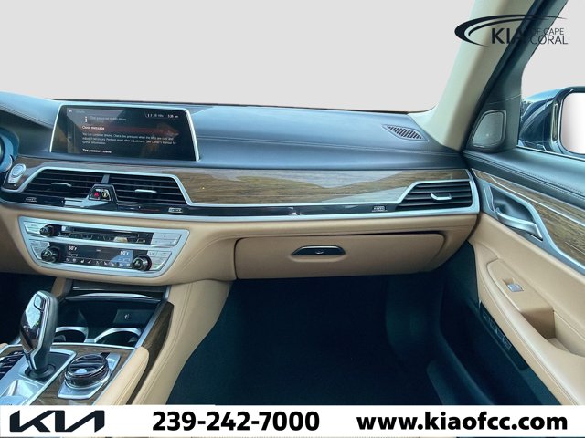 2018 BMW 7 Series 750i xDrive Image 17 of 40