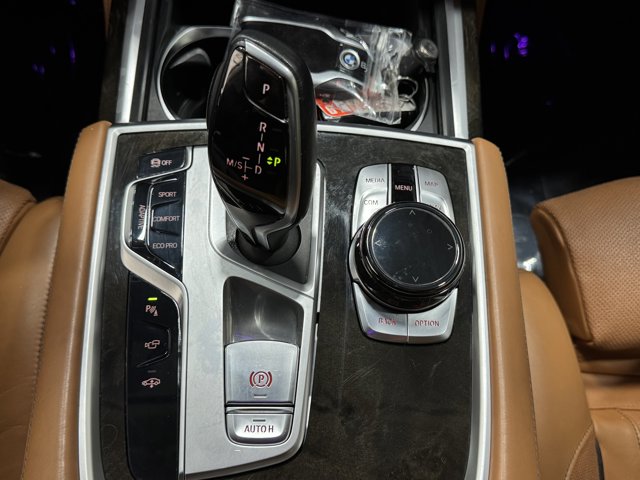 Vehicle image 33 of 39