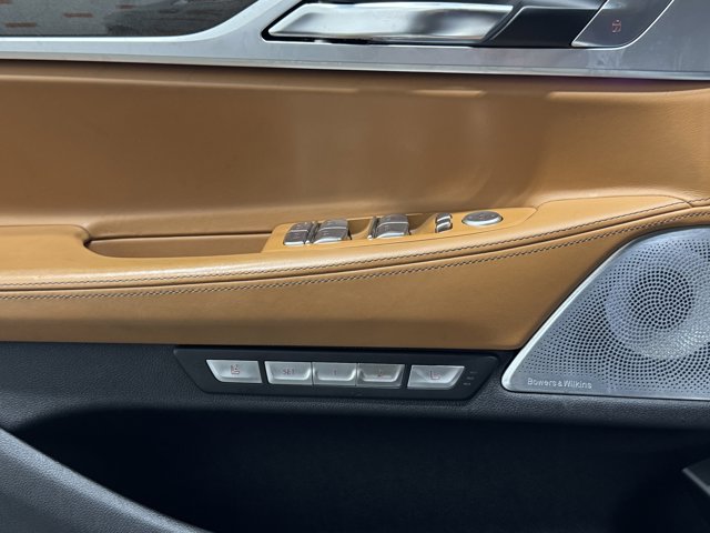 Vehicle image 22 of 39