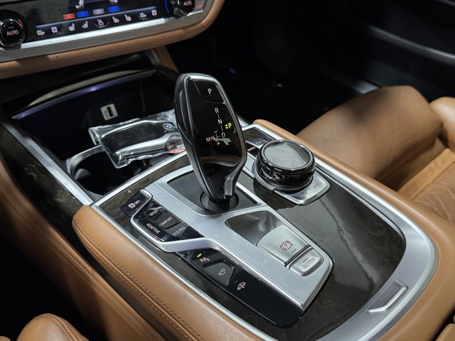 Vehicle image 32 of 39