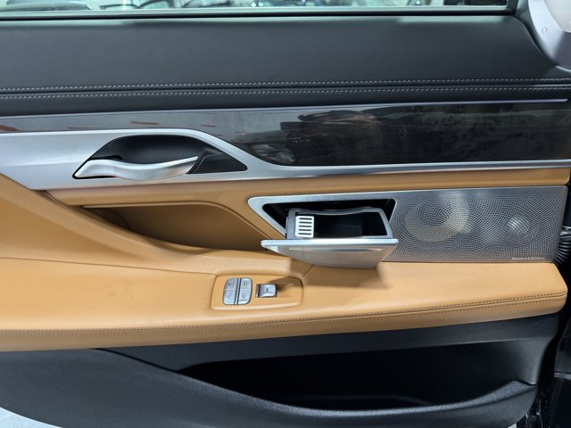 Vehicle image 16 of 39
