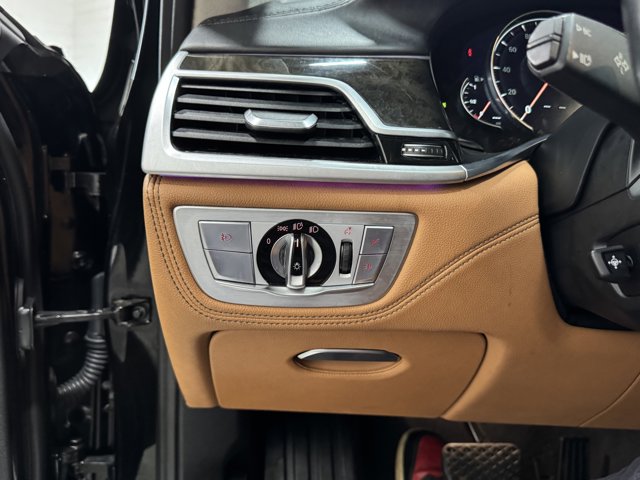 Vehicle image 23 of 39