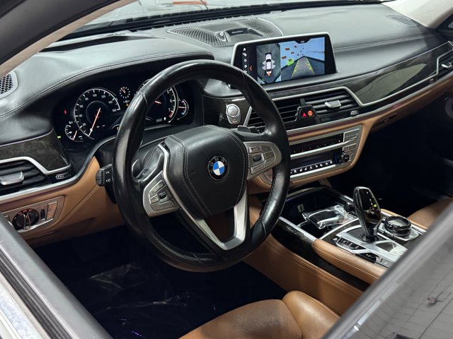 Vehicle image 11 of 39