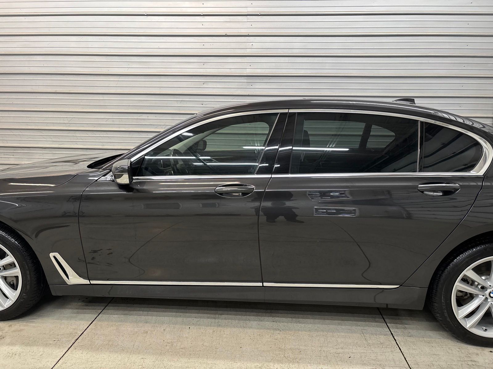 2018 BMW 7 Series 750i xDrive Image 3 of 33