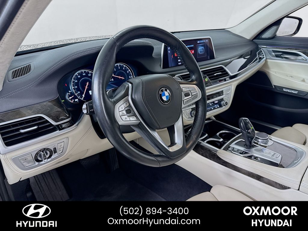 Vehicle image 9 of 33