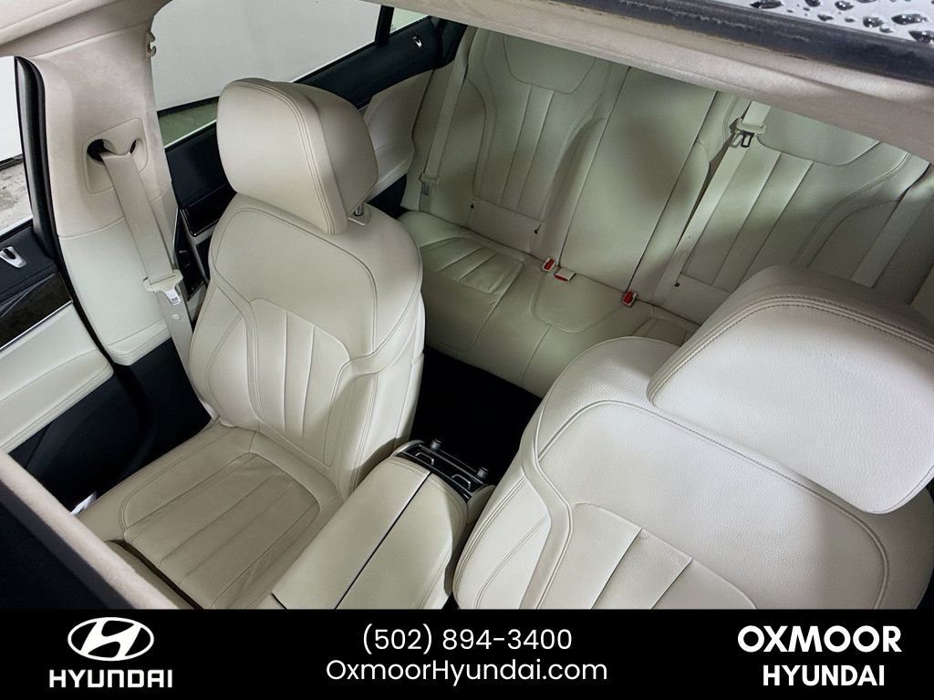 Vehicle image 22 of 33
