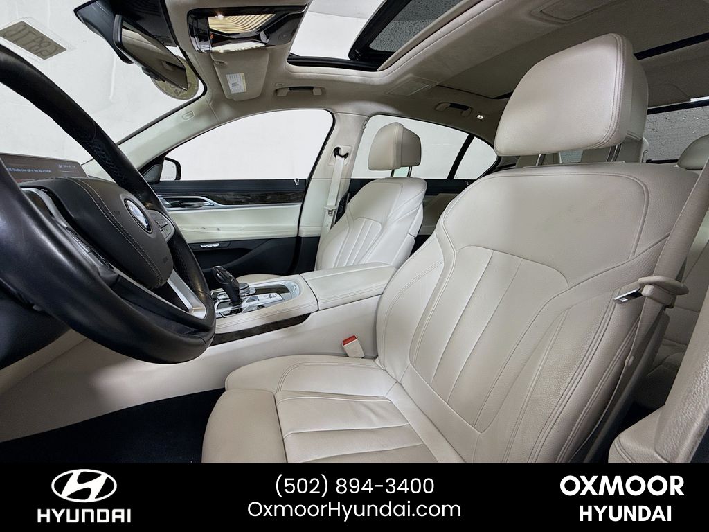 Vehicle image 21 of 33