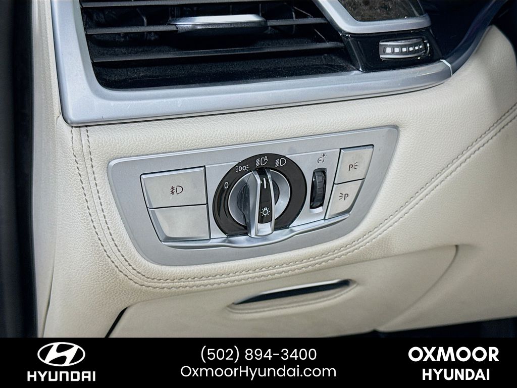 Vehicle image 10 of 33