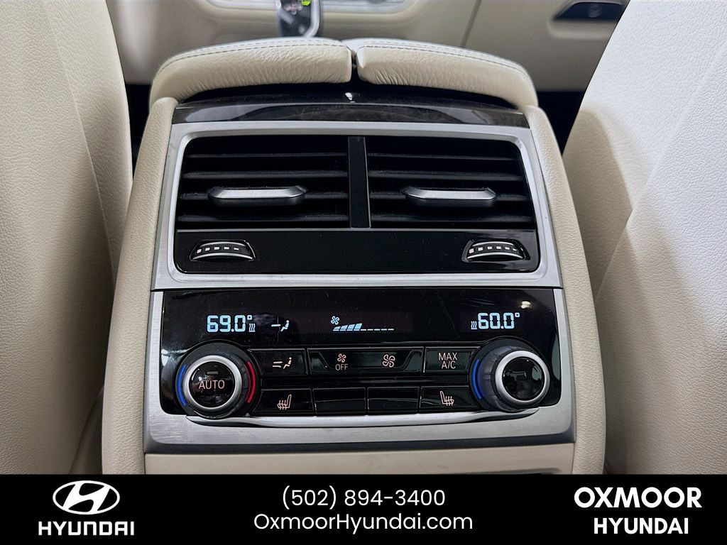 Vehicle image 26 of 33