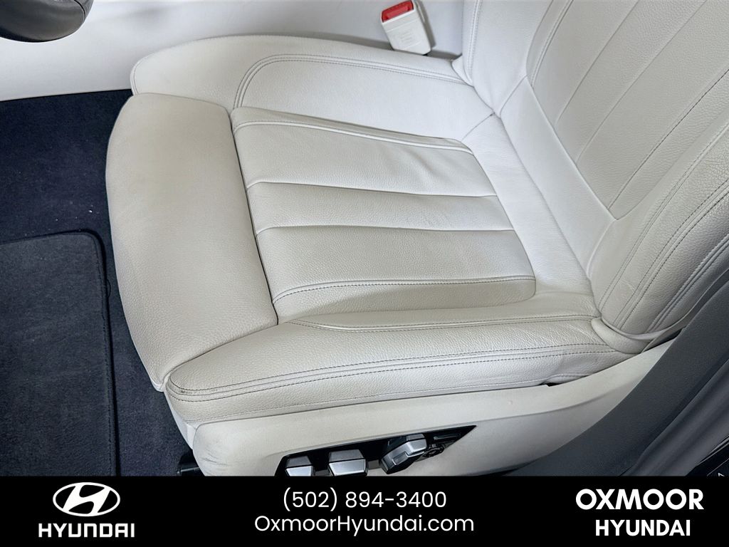 Vehicle image 19 of 33