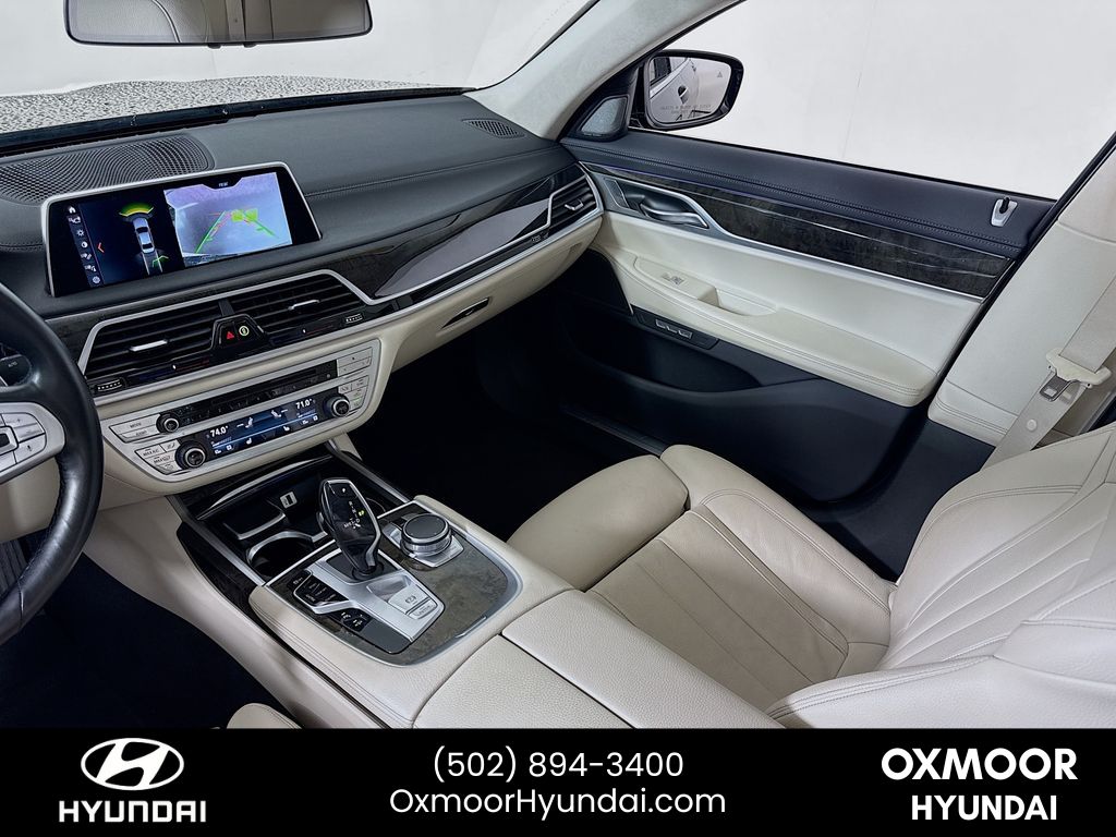 Vehicle image 24 of 33