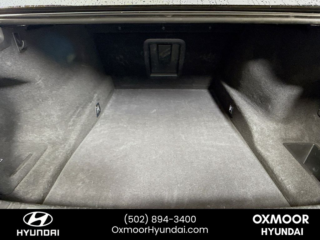 Vehicle image 27 of 33