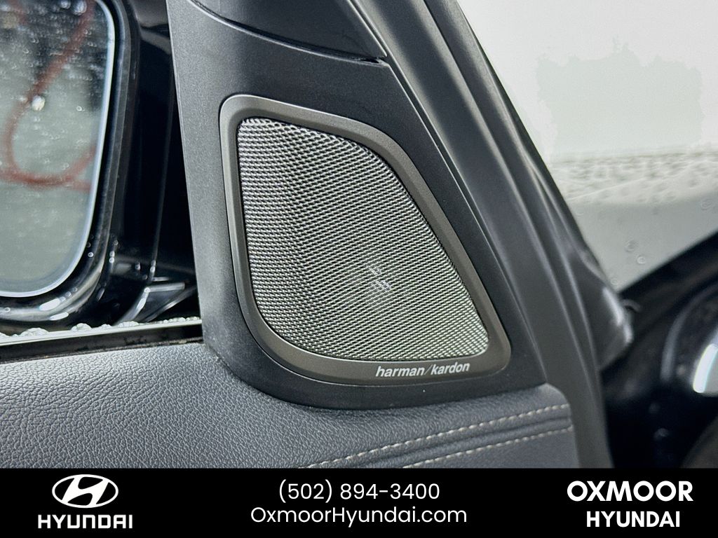 Vehicle image 18 of 33