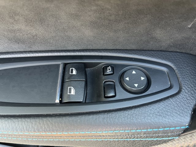 Vehicle image 27 of 37