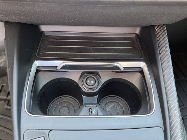 Vehicle image 31 of 37