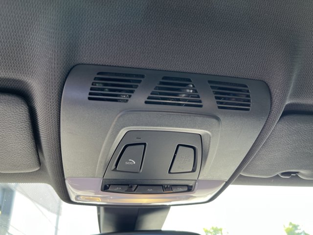 Vehicle image 25 of 37