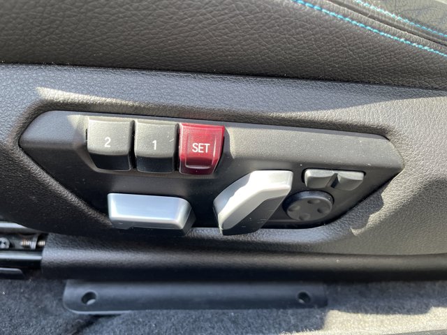 Vehicle image 28 of 37