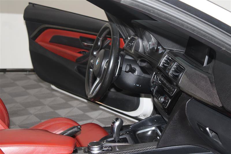Vehicle image 31 of 44