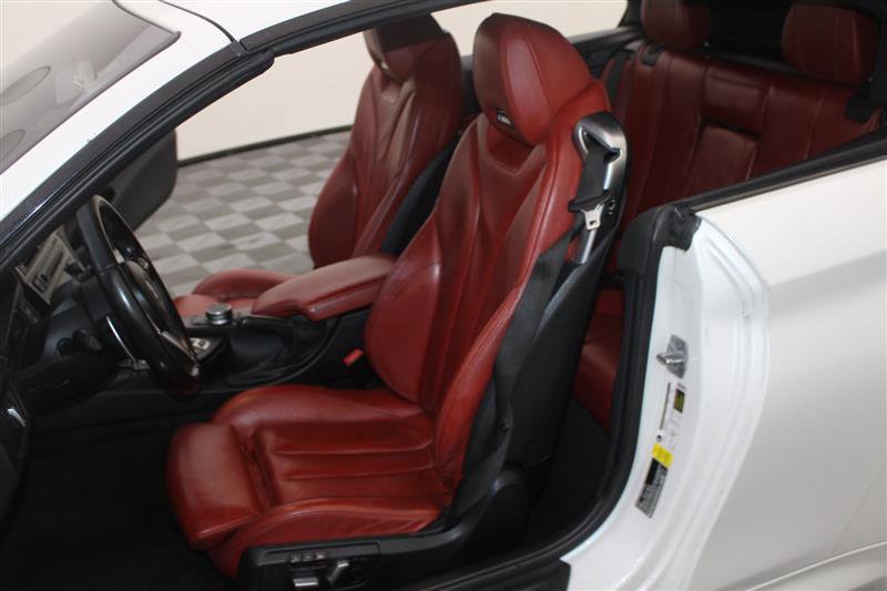 Vehicle image 27 of 44