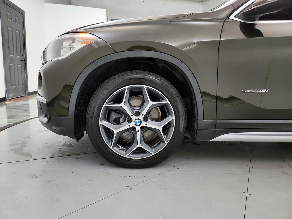 Vehicle image 20 of 39