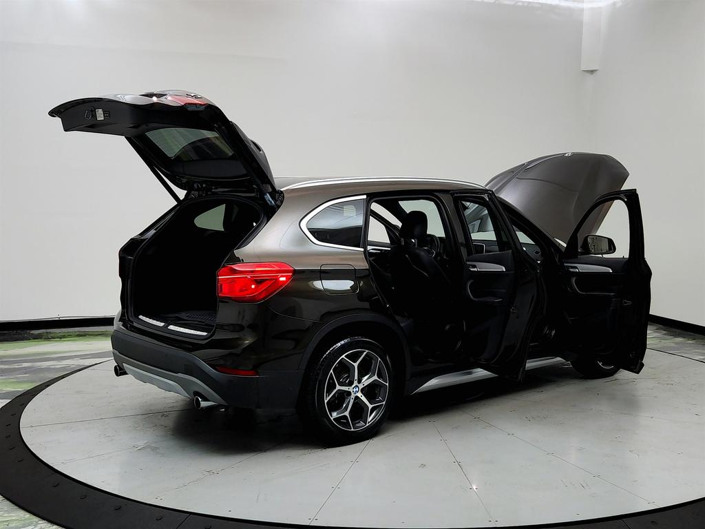 Vehicle image 14 of 39