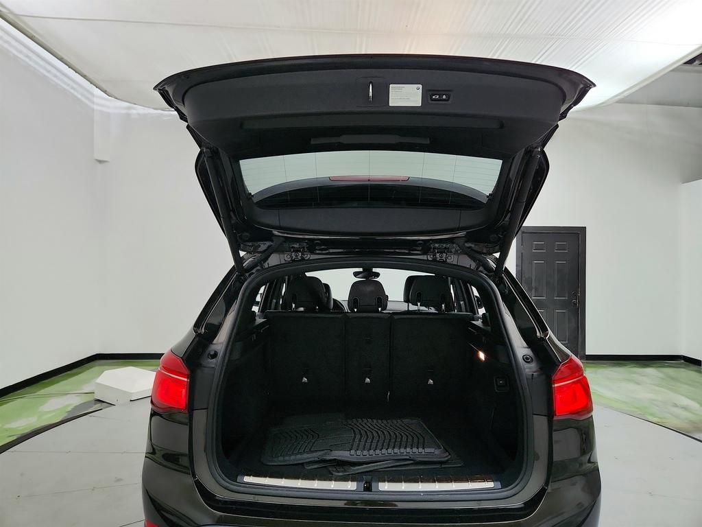 Vehicle image 21 of 39