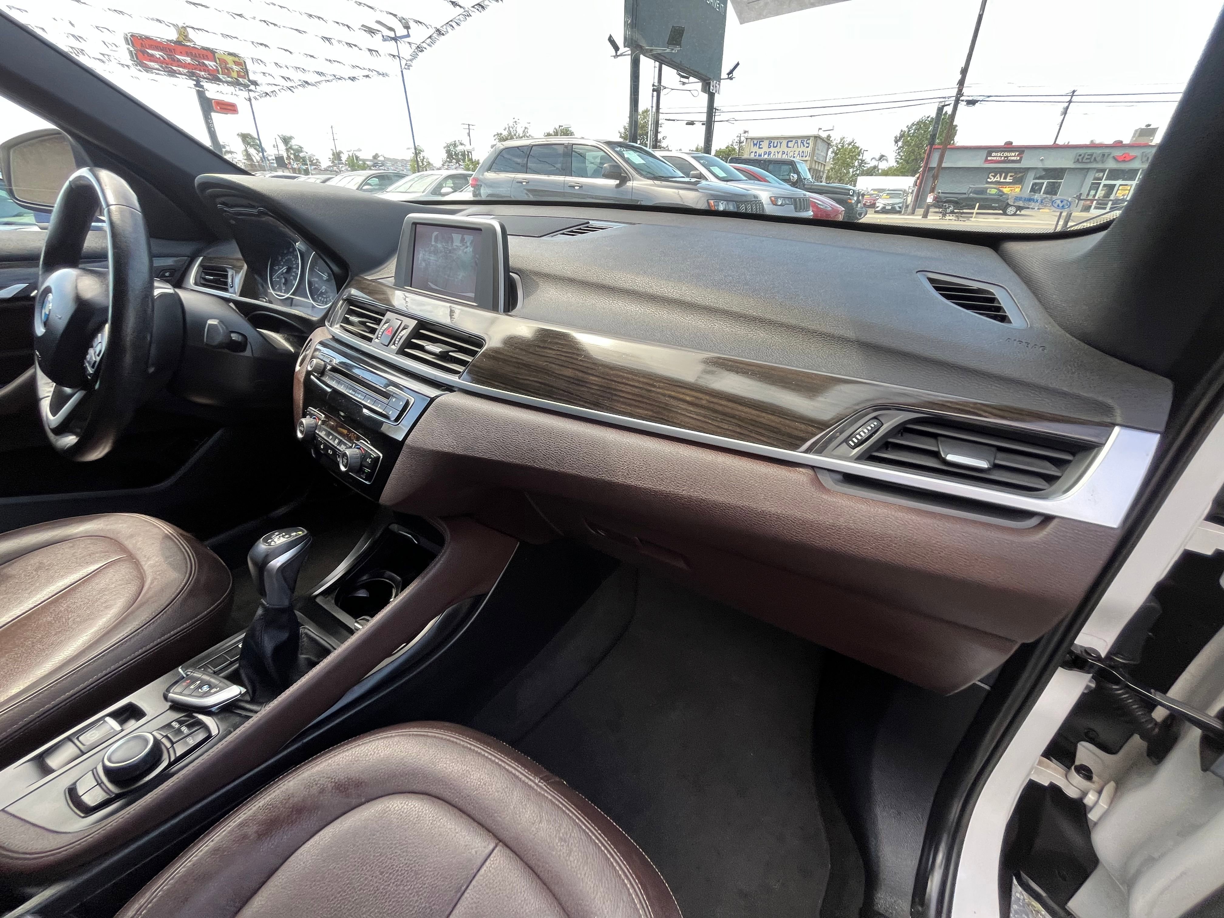 Vehicle image 60 of 74