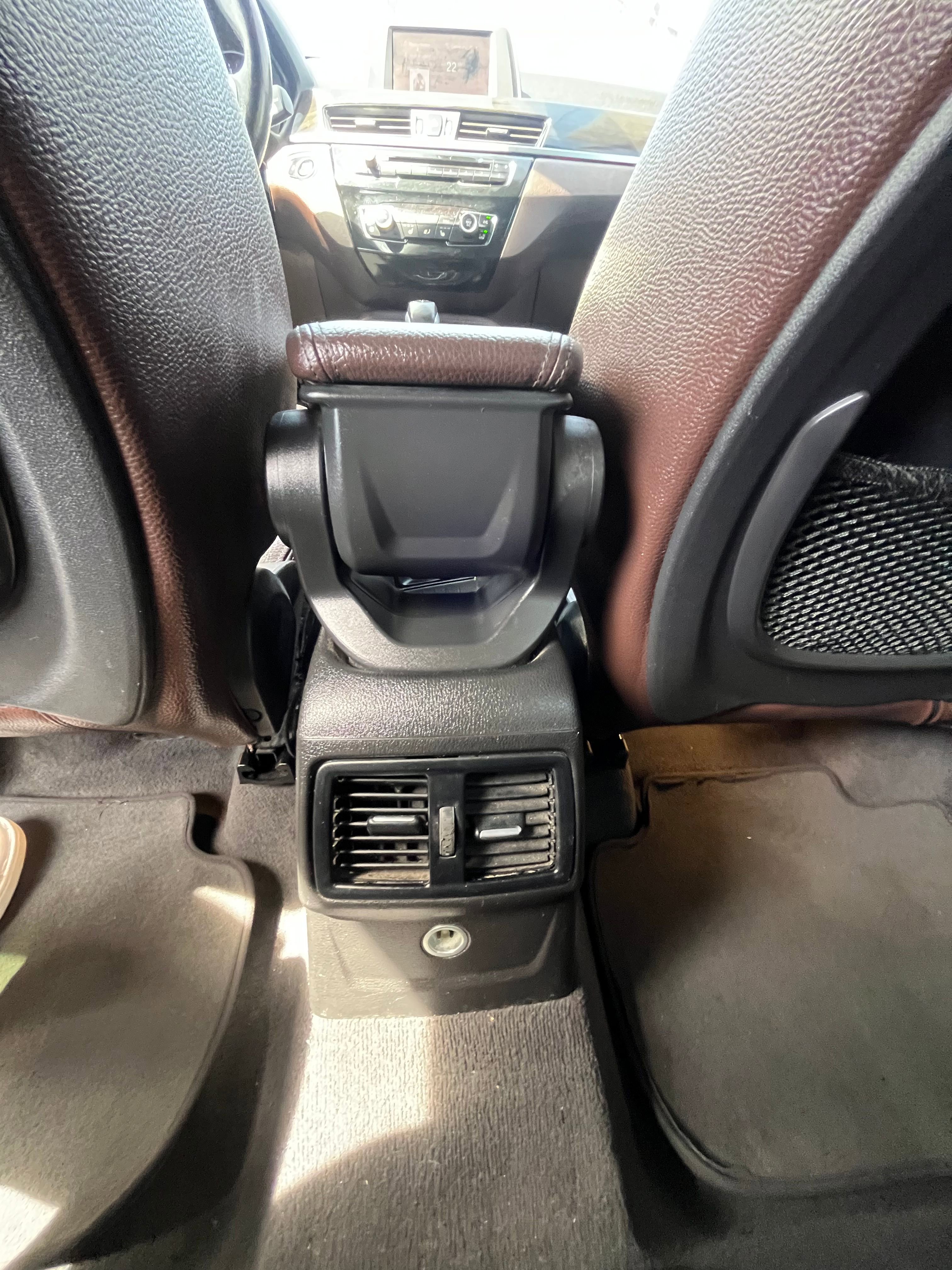 Vehicle image 33 of 74