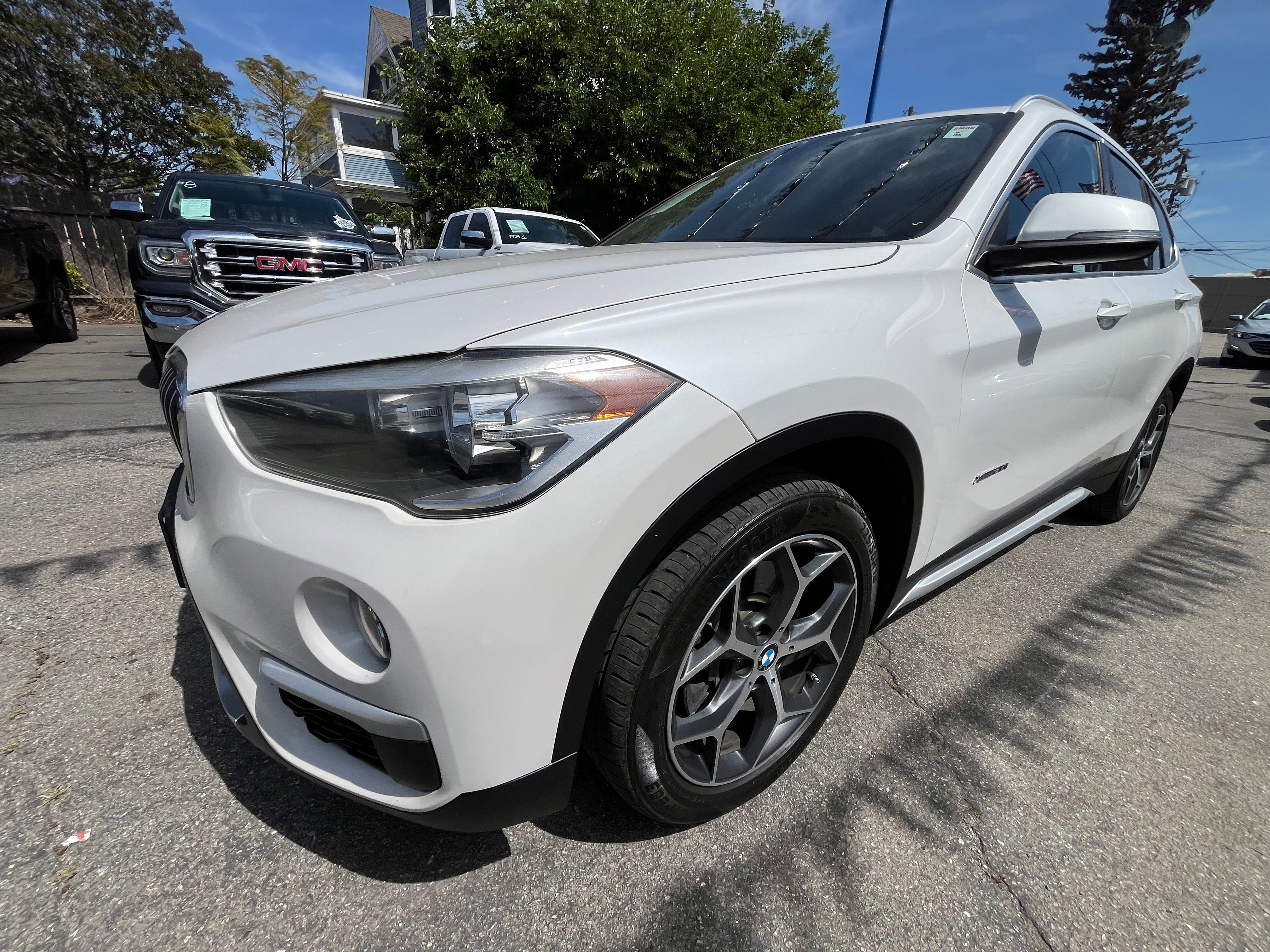 Vehicle image 4 of 74