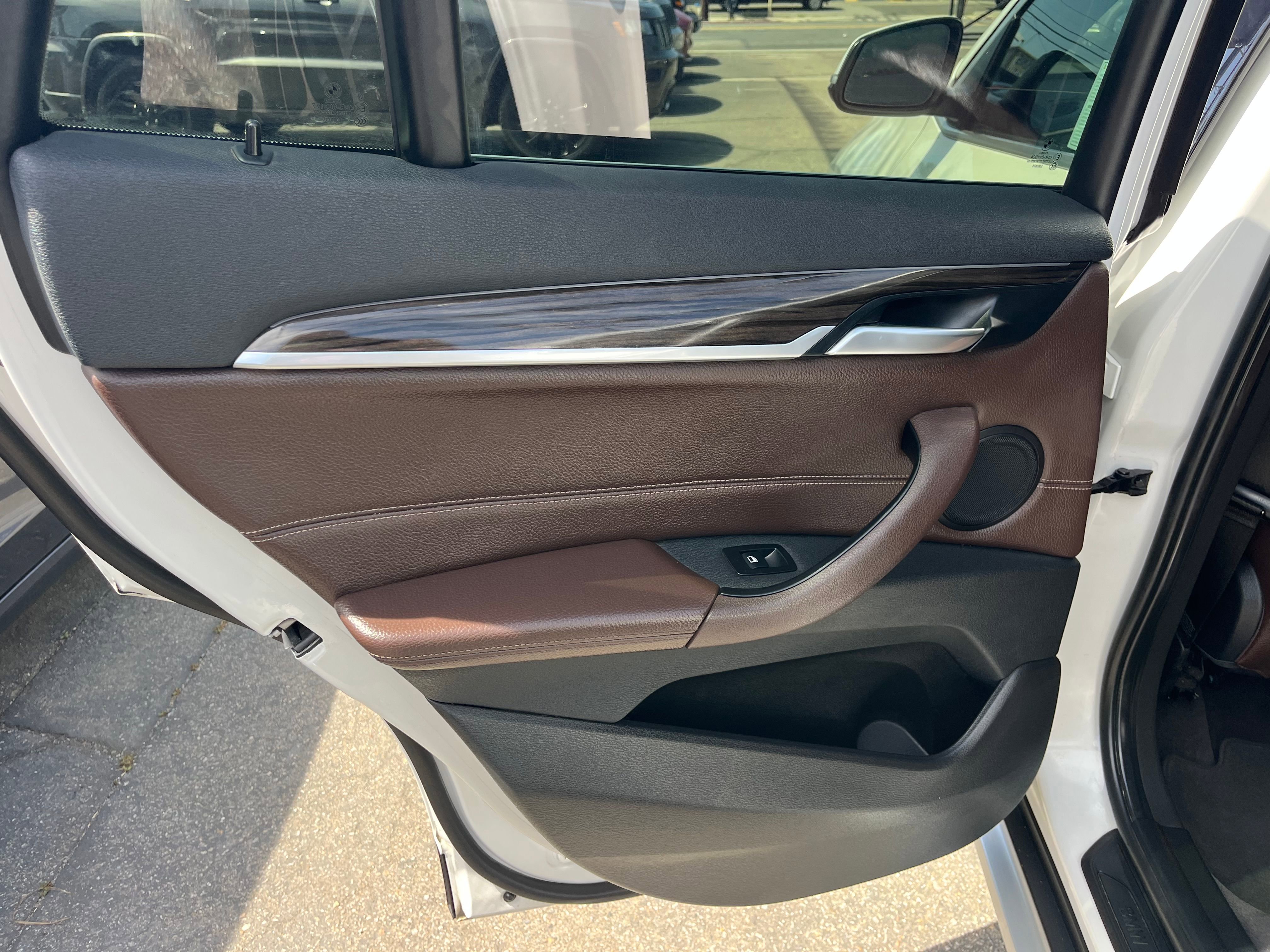 Vehicle image 28 of 74