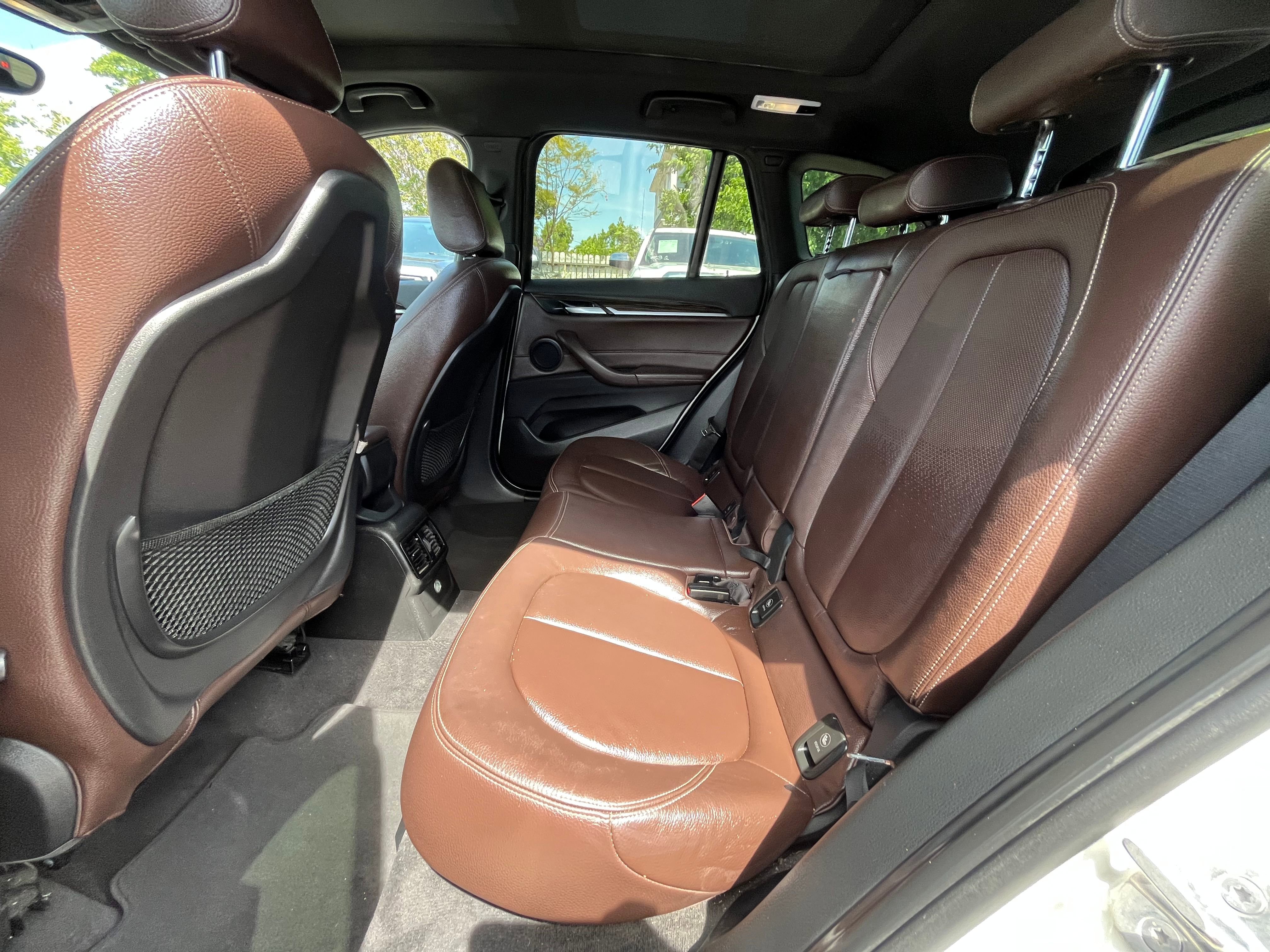 Vehicle image 32 of 74