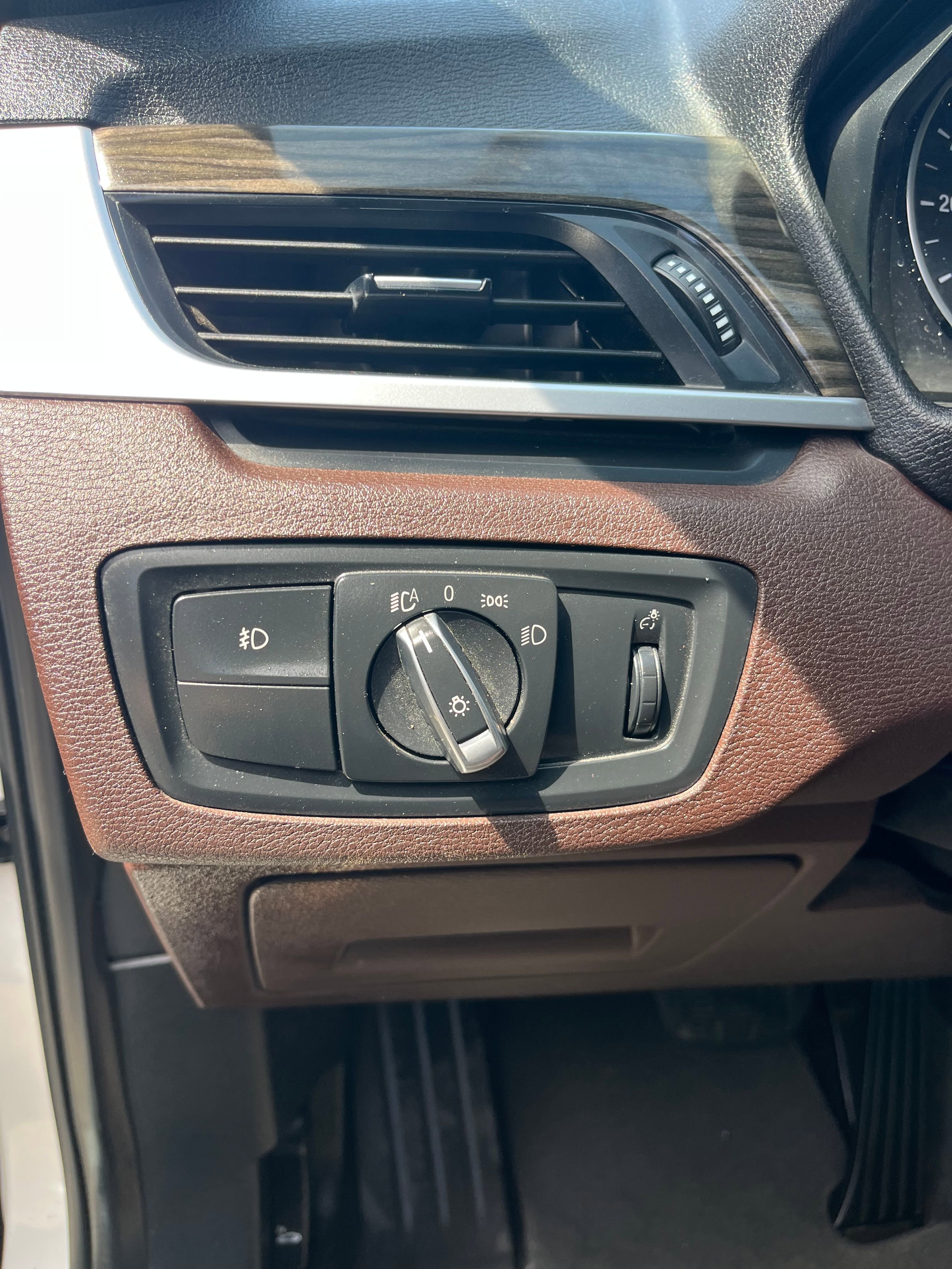 Vehicle image 37 of 74