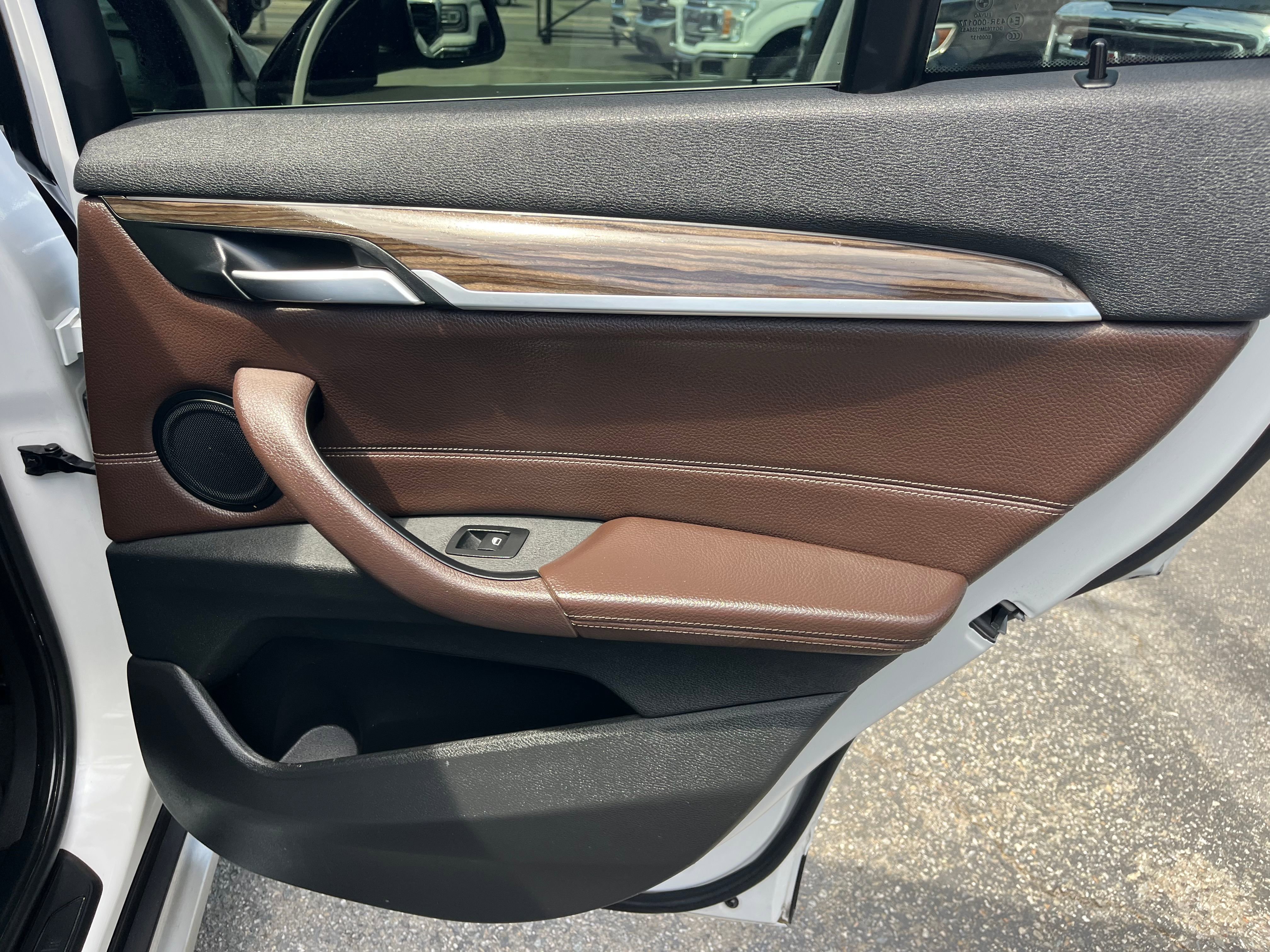 Vehicle image 70 of 74