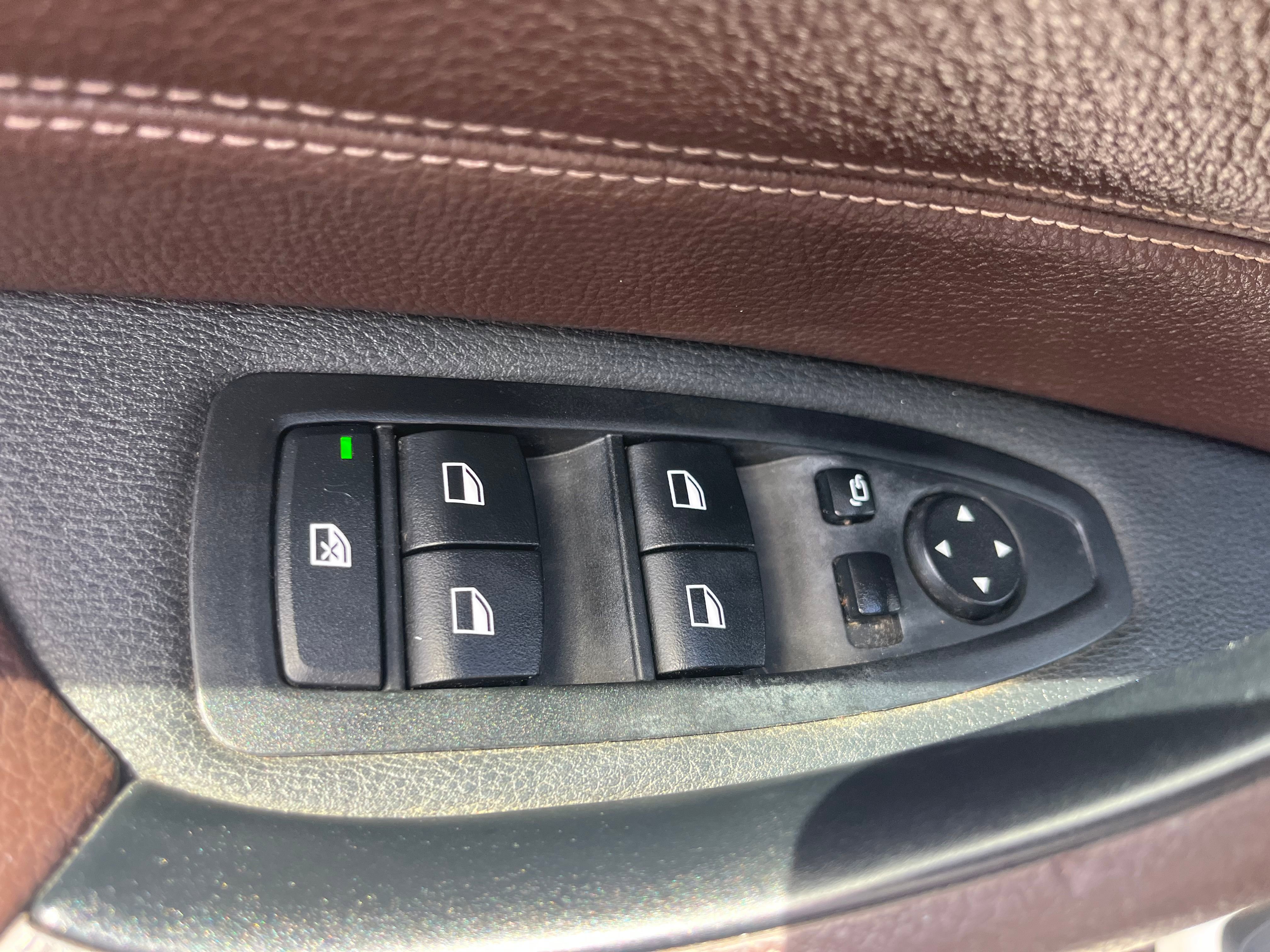 Vehicle image 35 of 74