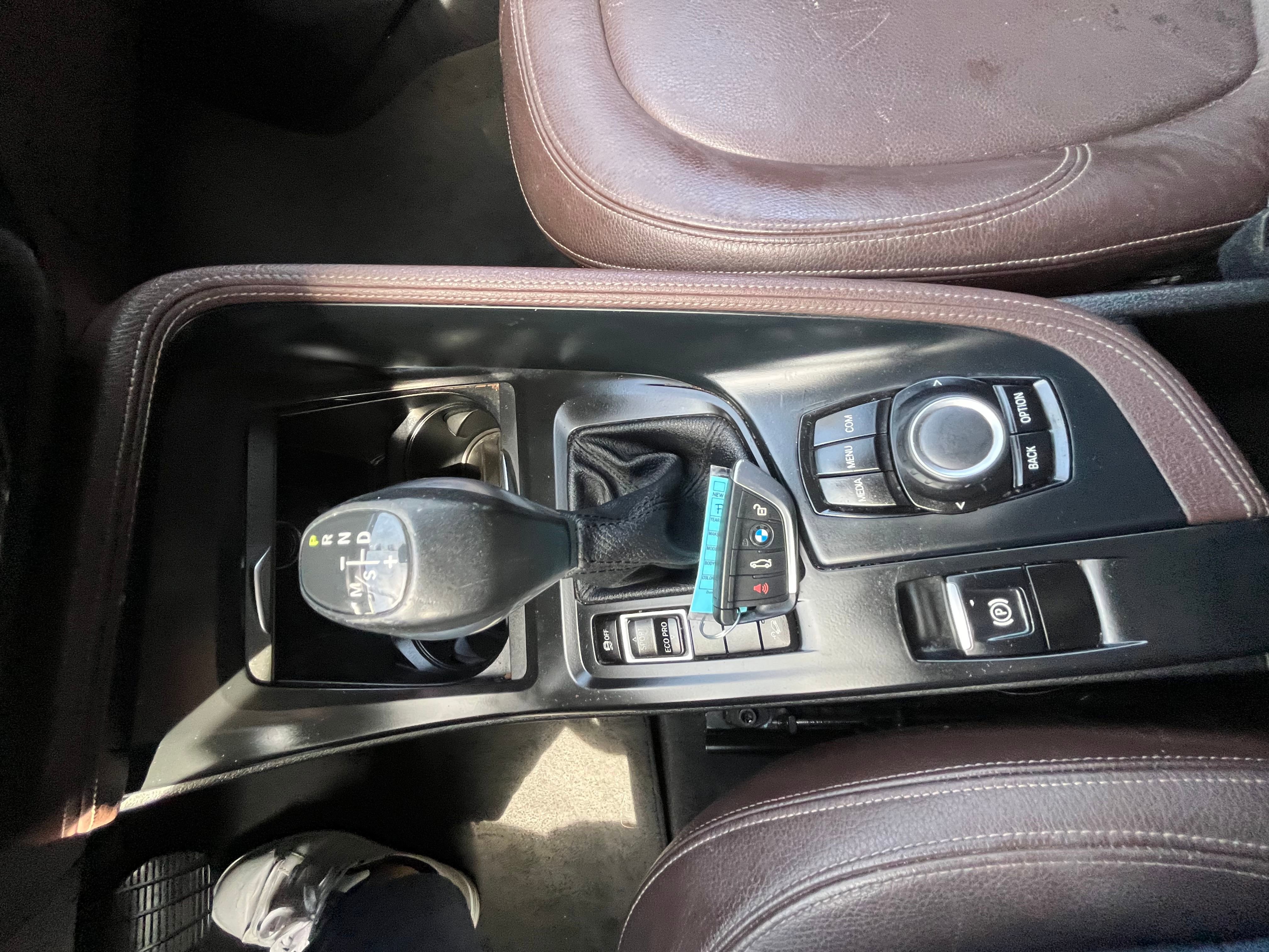 Vehicle image 44 of 74