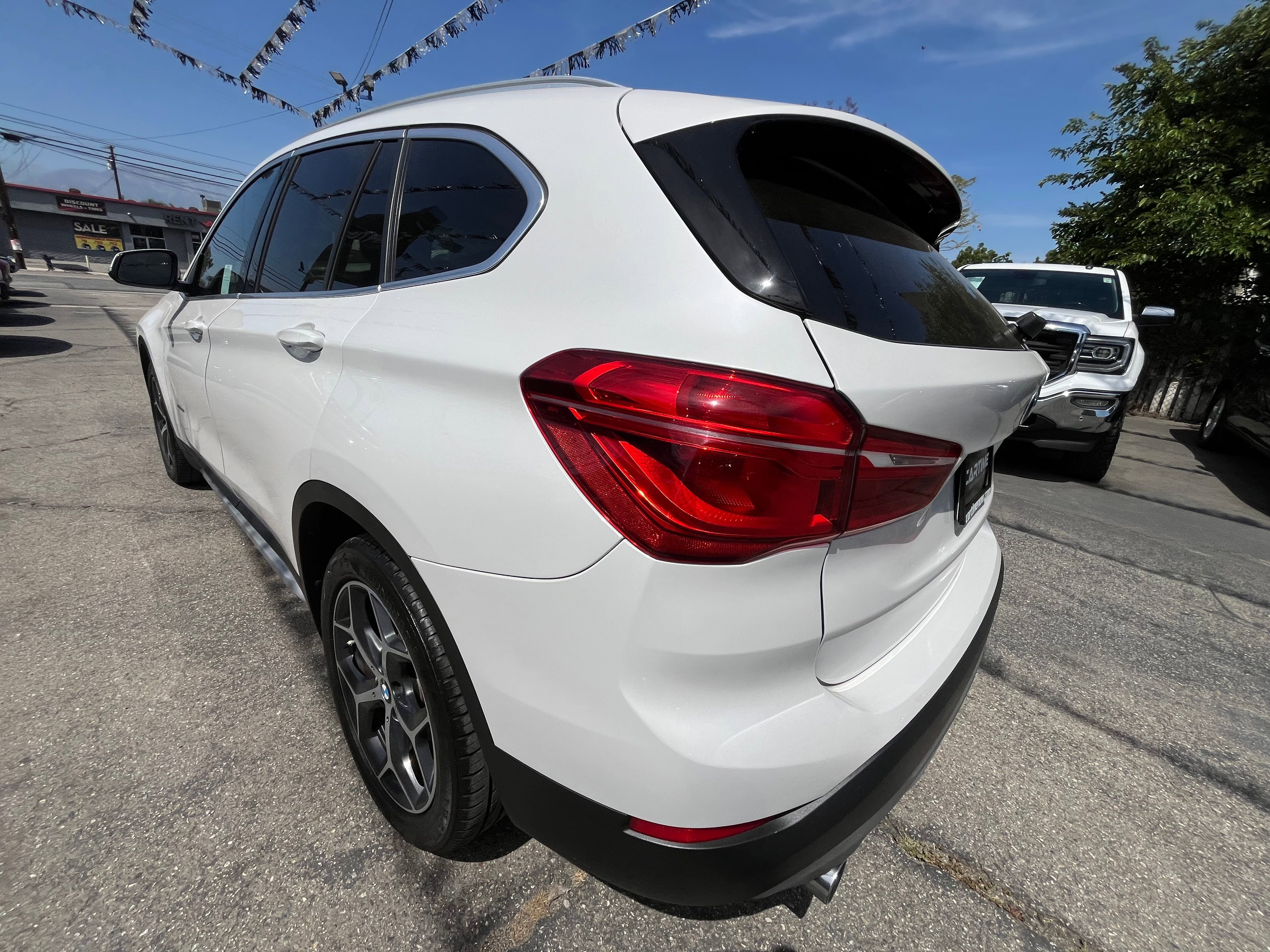 Vehicle image 21 of 74