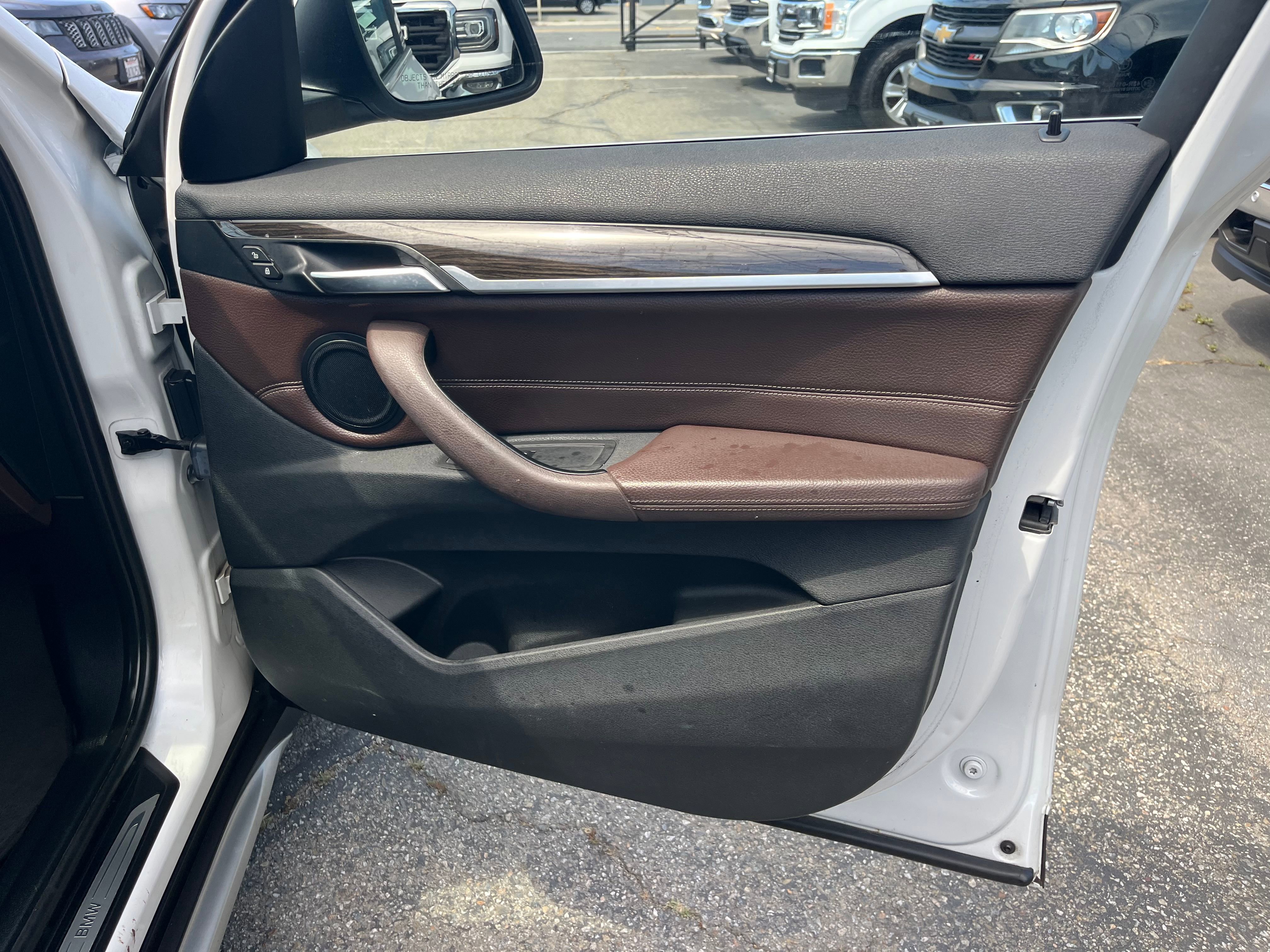 Vehicle image 64 of 74