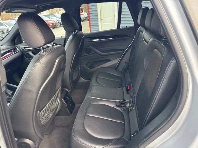 Vehicle image 10 of 30